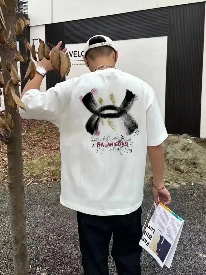 P80✨🔥 BALENCIAGA Paris lettering printed short-sleeved T-shirt. Custom-woven and dyed 300 grams of combed cotton heavyweight fabric. Zero color difference in threads. Perfect details. Different from the current currency version. Welcome to compare. Same Style for men and women. Must-sell in the picture above. Color: White Black Size: 1 2 3 4